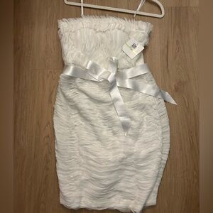 Donna Morgan Sleeveless layered ivory dress. With Tags. Size 4